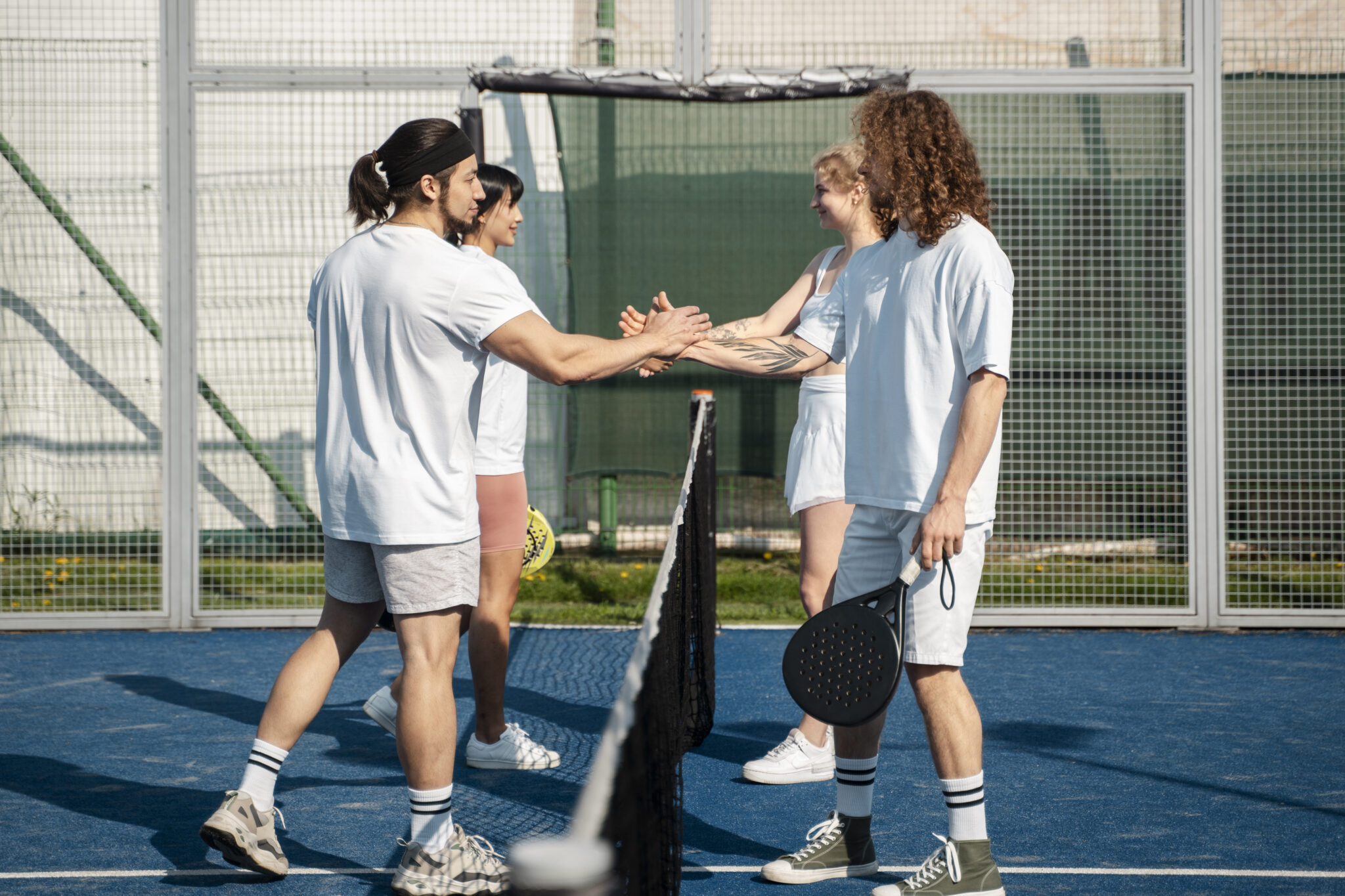Partie de padel en double pour débuter et jouer au padel à Rouen