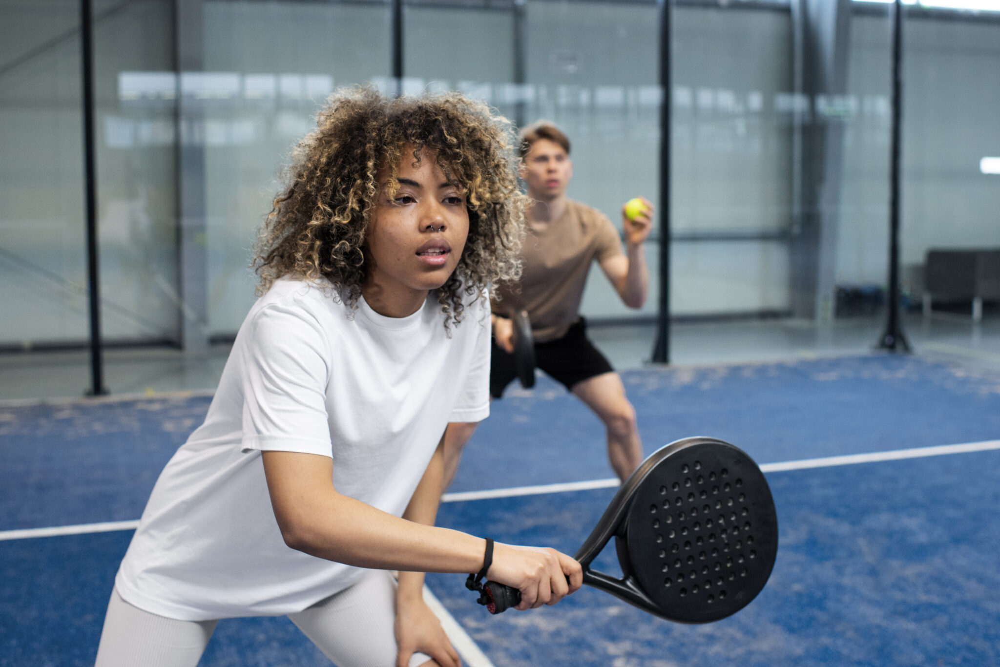 Joueurs en match lors d'un tournoi de padel à Rouen au Cocoon Padel Club